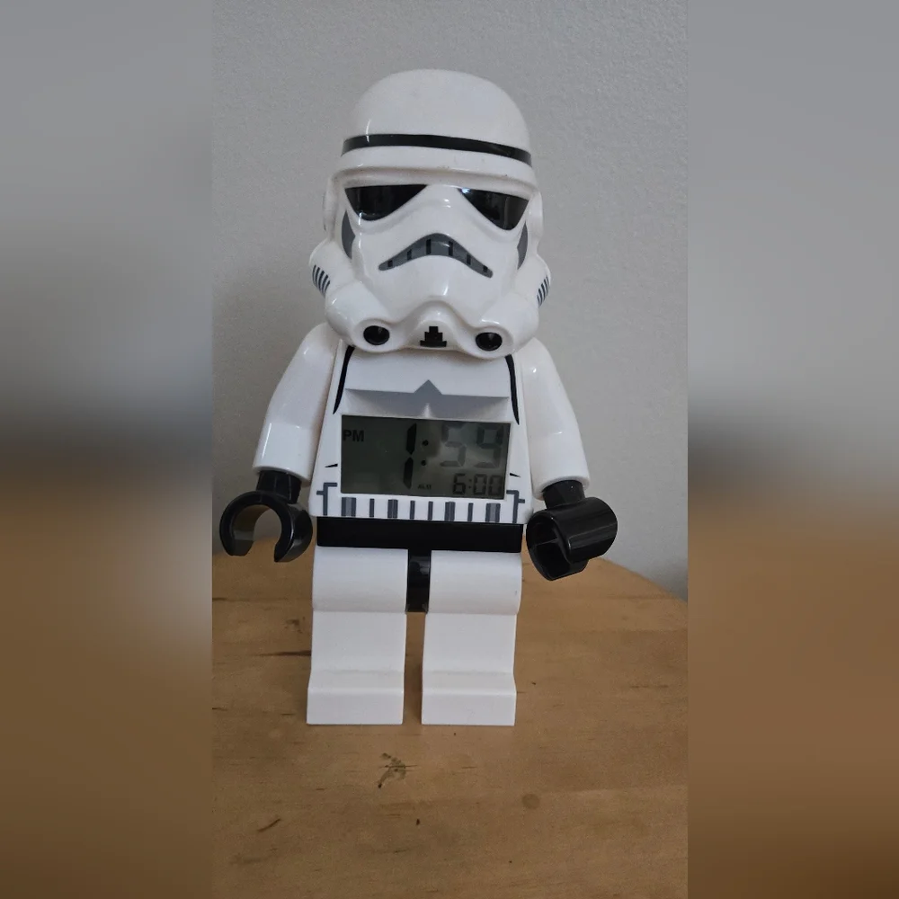 LEGO Star Wars 9002137 Stormtrooper  Light Up Alarm Clock - Picture 2 of 9